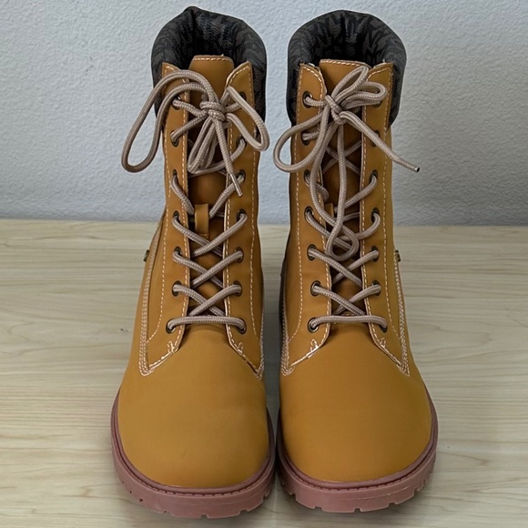 DKNY Men's Ankle Tan Boots Lace Up Style With Logo - Picture 6 of 16